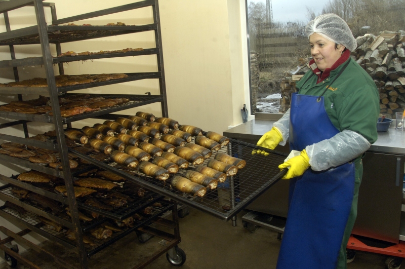 Alla Bečere iepazīstina ar gatavās produkcijas klāstu