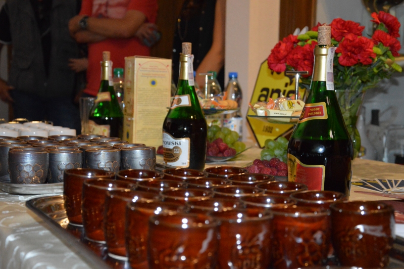 Lai gan poļi ar savu medalu lepojas gluži kā mēs ar Latvijas melno balzamu, daudzi to uztver vien kā suvenīru un par garšu nav īpašā sajūsmā.