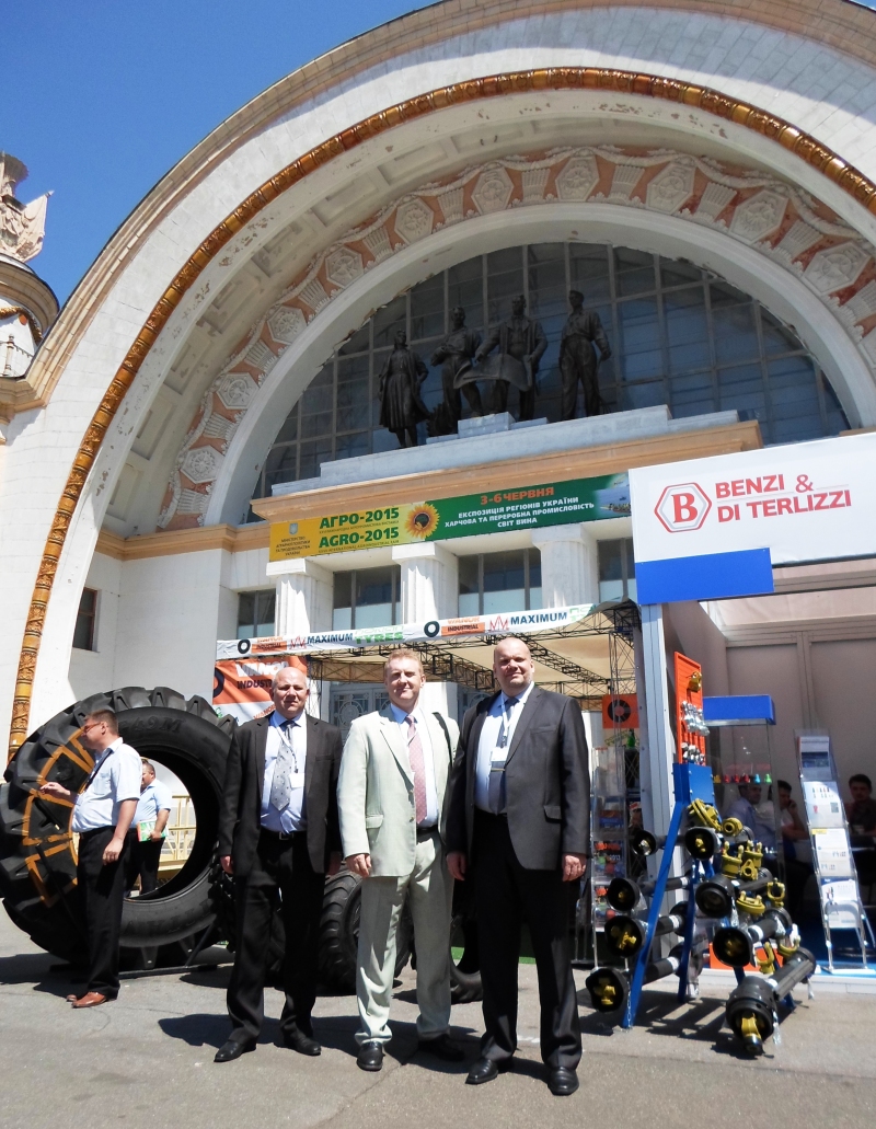No kreisās: LLKC veteksperts Dainis Arbidāns, LLKC šefs Mārtiņš Cimermanis , LLKC Ogres nodaļas vadītājs Gints Briežkalns